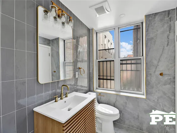 1715 Voorhies Avenue image 32 of 35