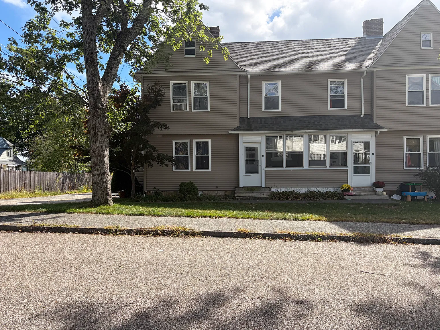 3 bed, 1.5 bath, 1452 sqft, $2,350 — Photo 2