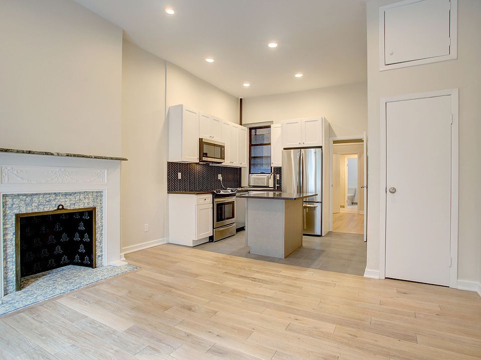 1st image of 83 Washington Pl APT 1F