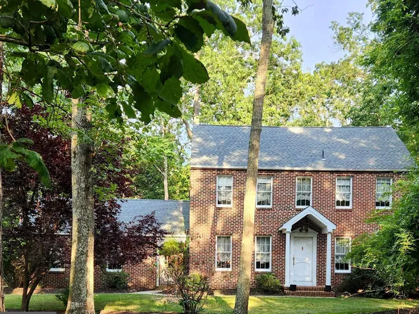 5 Dumbarton Dr, Tabernacle, NJ 08088