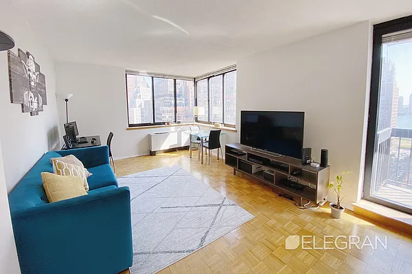 Rented by (Legacy) Elegran | media 10