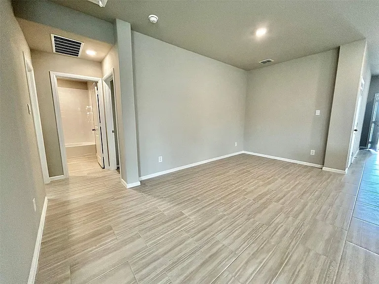 16432 Severn Ln — Photo 6