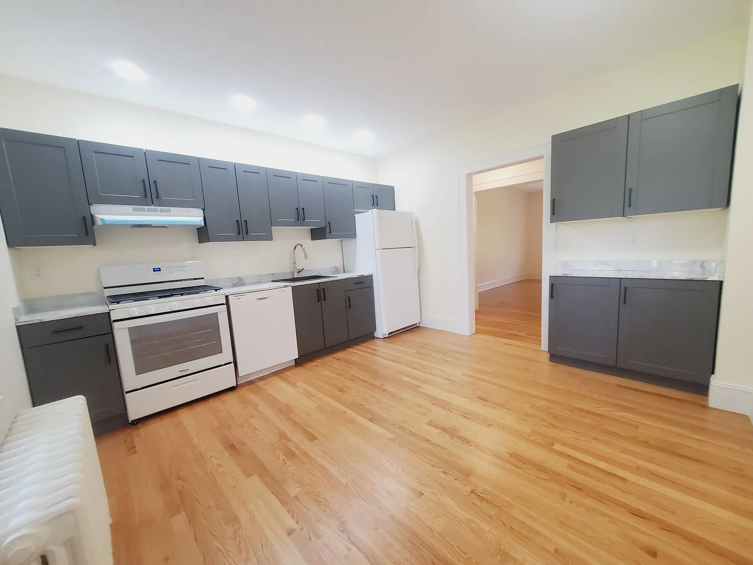 2 bed, 1.0 bath, 800 sqft, $2,600 — Photo 1