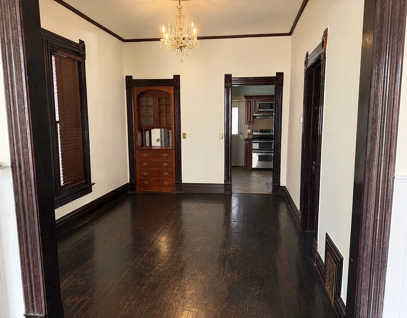 3 bed, 1350 sqft, $2,800 — Photo 3