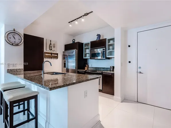 951 Brickell Ave APT 705, Miami, FL 33131