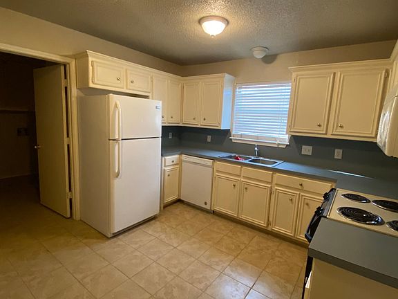 3rd image of 4642 Erskine St