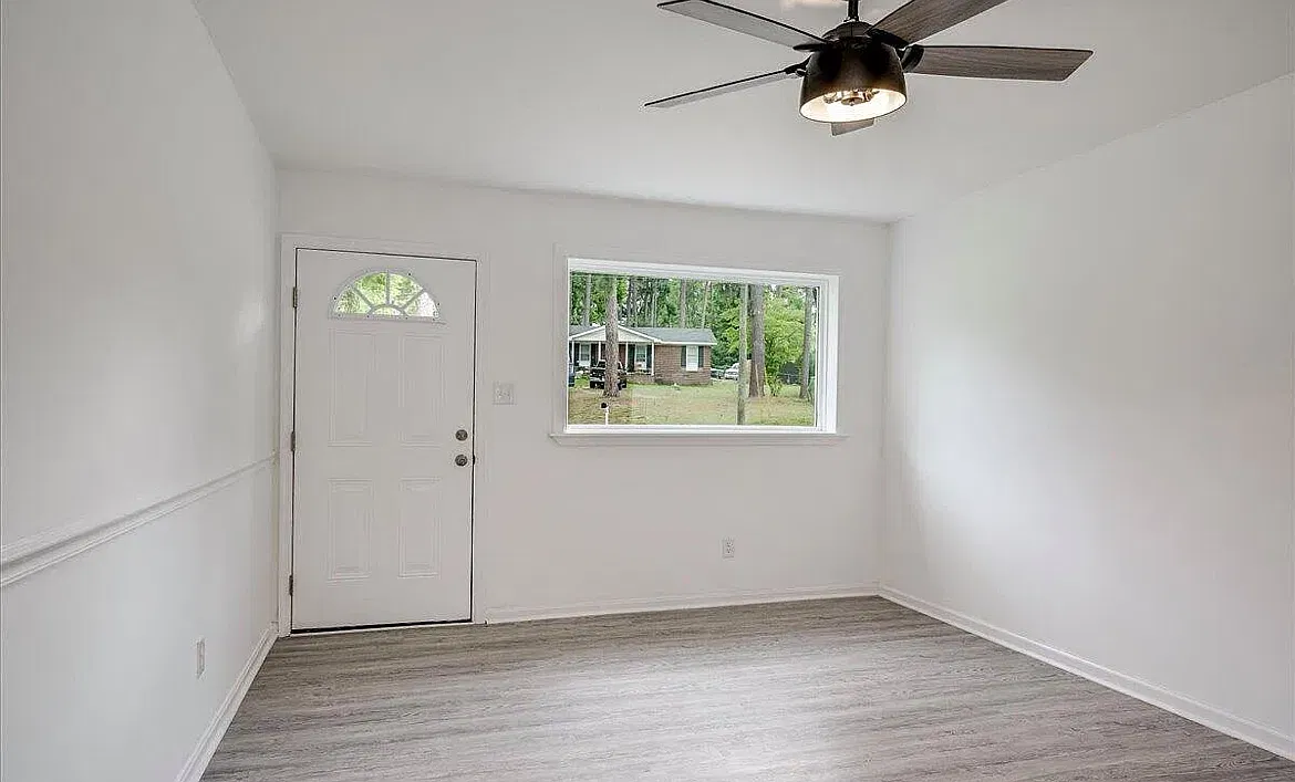 3 bed, 1024 sqft, $1,475 — Photo 2