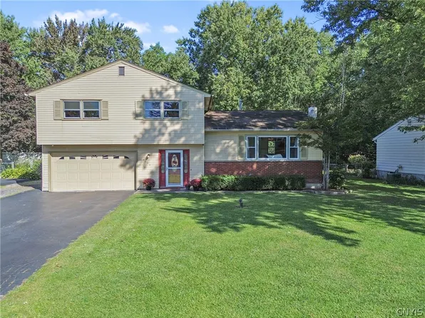 4775 Black Oak Dr, Liverpool, NY 13088