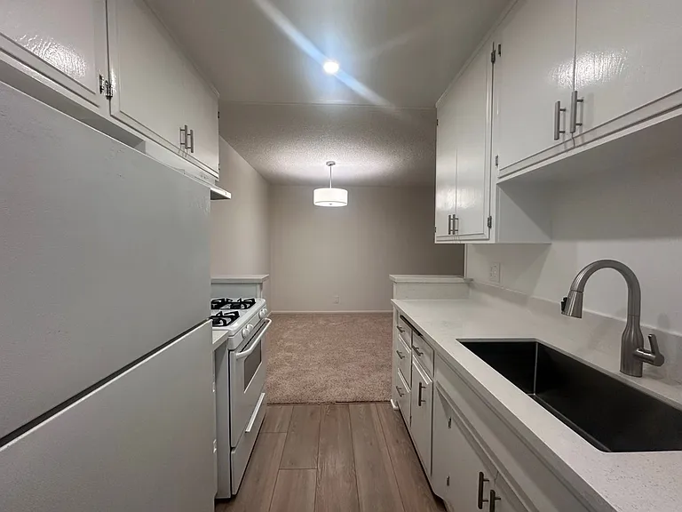 1226 McClellan Dr — Photo 9
