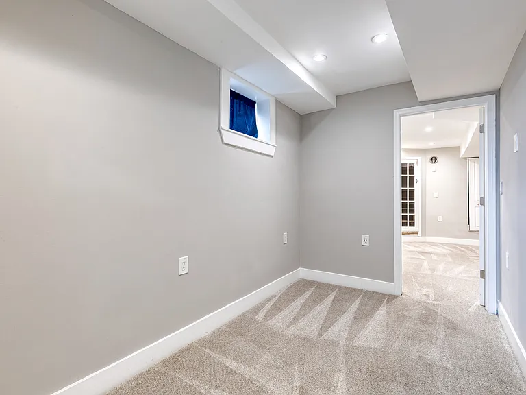 734 S Robinson St — Photo 5