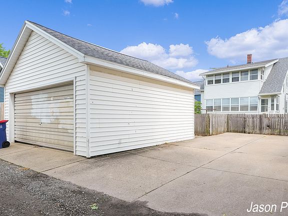 4th image of 1054 Hovey St SW