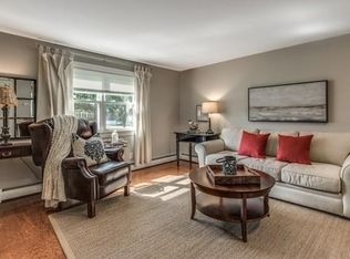 7 Village Green Dr, North Andover, MA 01845