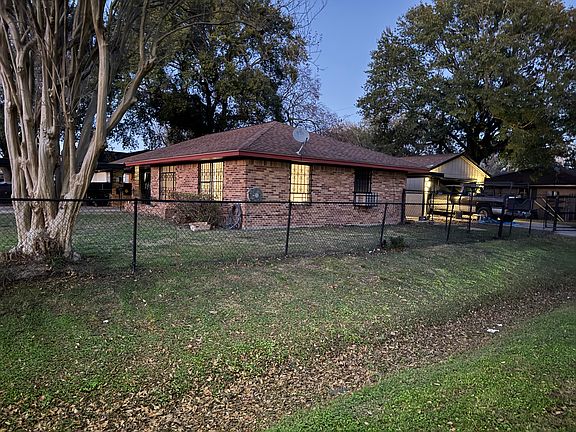 3rd image of 6602 Dewville Ln