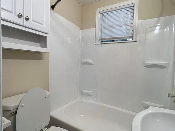 5th image of 1366 College St APT G
