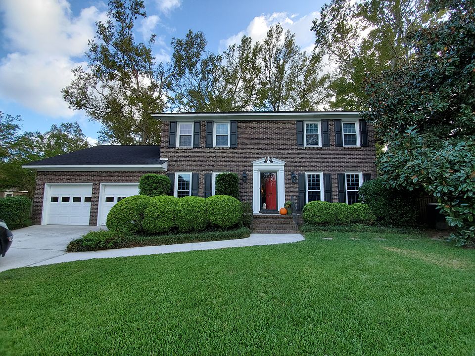 3 Buckingham Dr