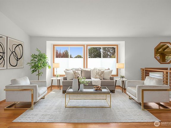 3rd image of 10821 181st Avenue NE