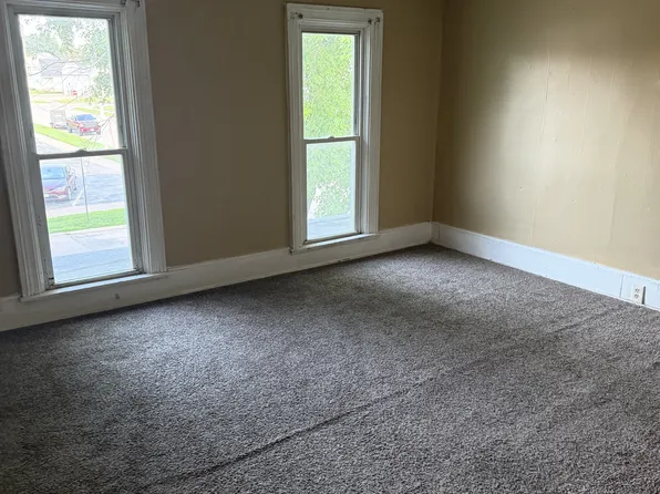2100 Pershing Blvd #3, Clinton, IA 52732