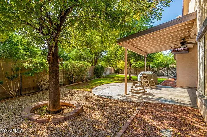 2638 S 85th Dr — Photo 15