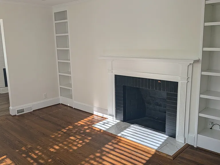 1201 Forest Hill Dr — Photo 3