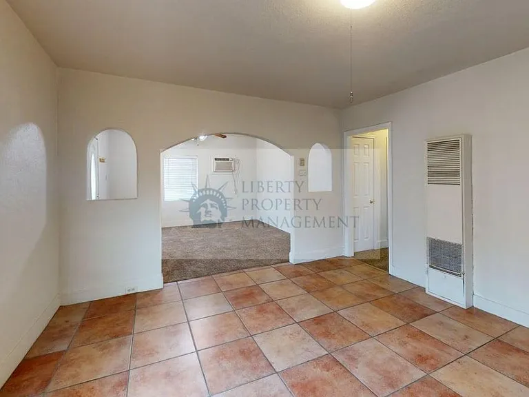1114 Virginia Ave — Photo 2