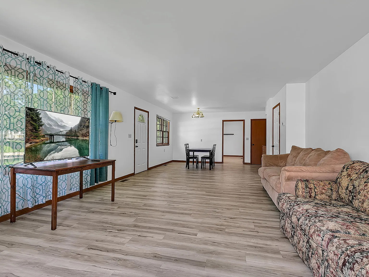 3 bed, 1.5 bath, 1440 sqft, $1,750 — Photo 2