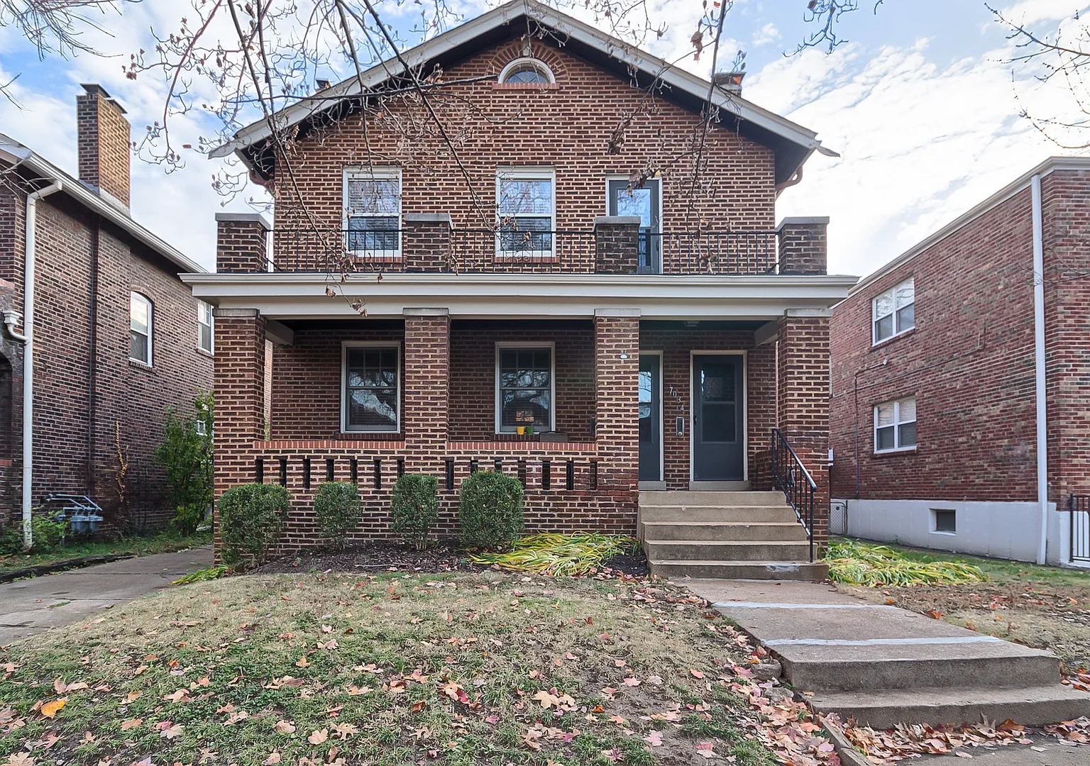 (206) 7034 Dartmouth Ave — Photo 1