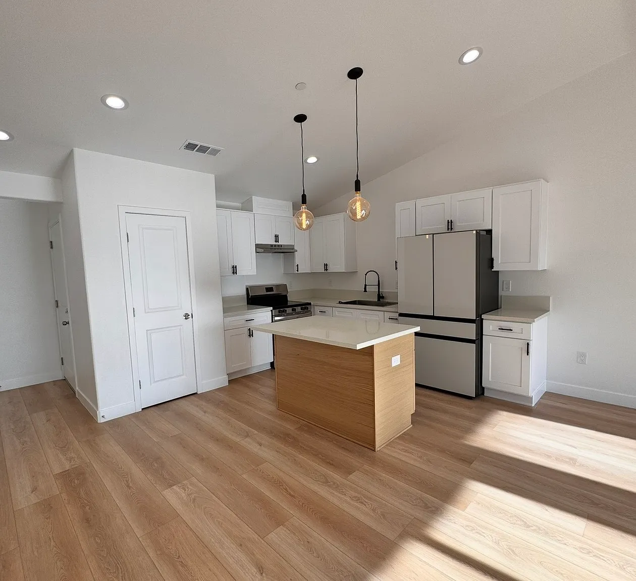 3 bed, 1727 sqft, $2,550 — Photo 1