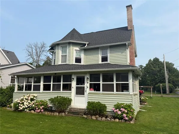 9 2nd St, Hilton, NY 14468