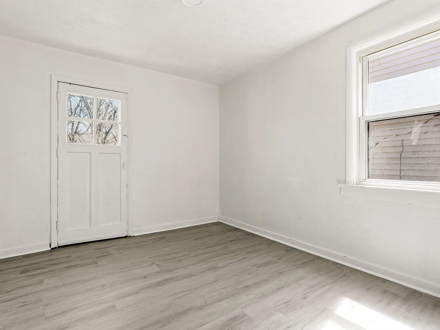 2 bed, 750 sqft, $1,075 — Photo 2