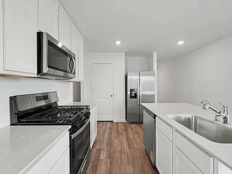 40839 Hawthorne Glades St — Photo 11