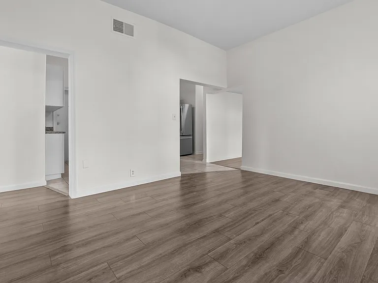 346 Fairfax Ave #1 — Photo 9