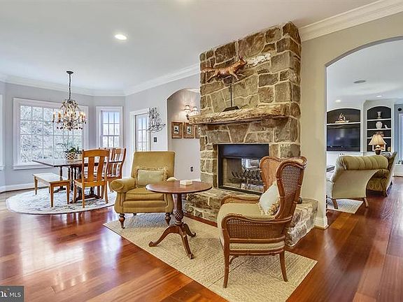 4th image of 17517 Charity Ln