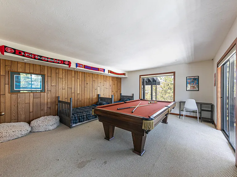 8954 Crest Dr — Photo 24