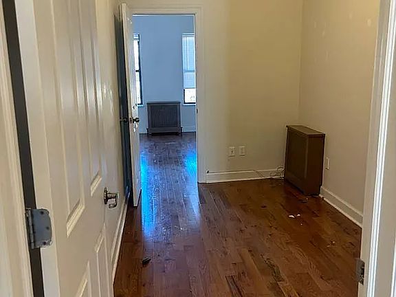 3rd image of 504 Seneca Ave APT 3R