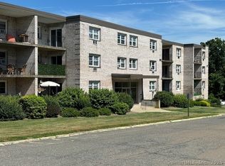 300 Meadowside Rd APT 206, Milford, CT 06460
