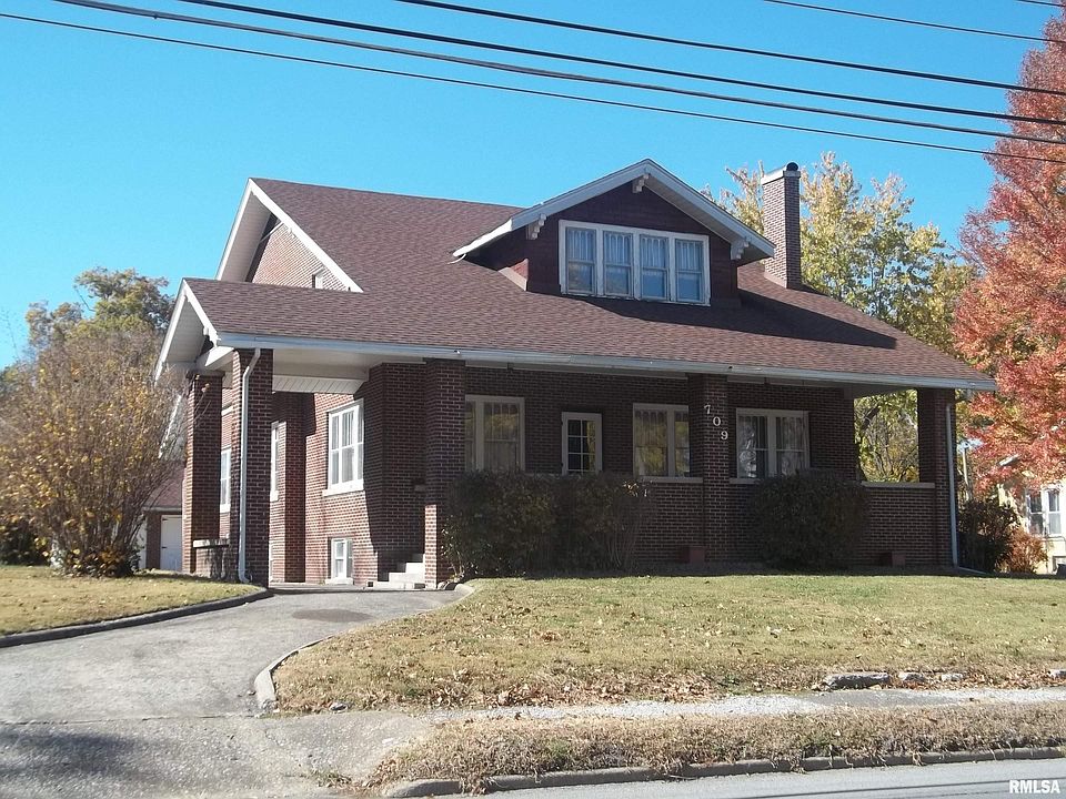 709 S Main St, Benton, IL 62812 Zillow