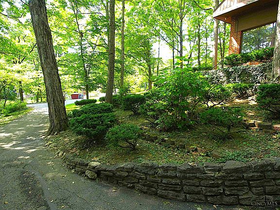 3rd image of 9460 Mapleknoll Dr