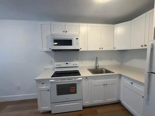 2910 Pierce St, Hollywood, FL
