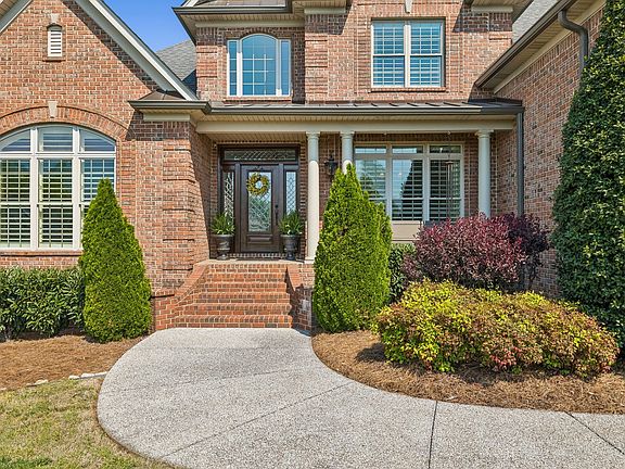 3rd image of 503 Ridgecrest Ln
