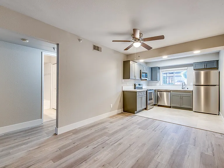 2750 S Durango Dr — Photo 4