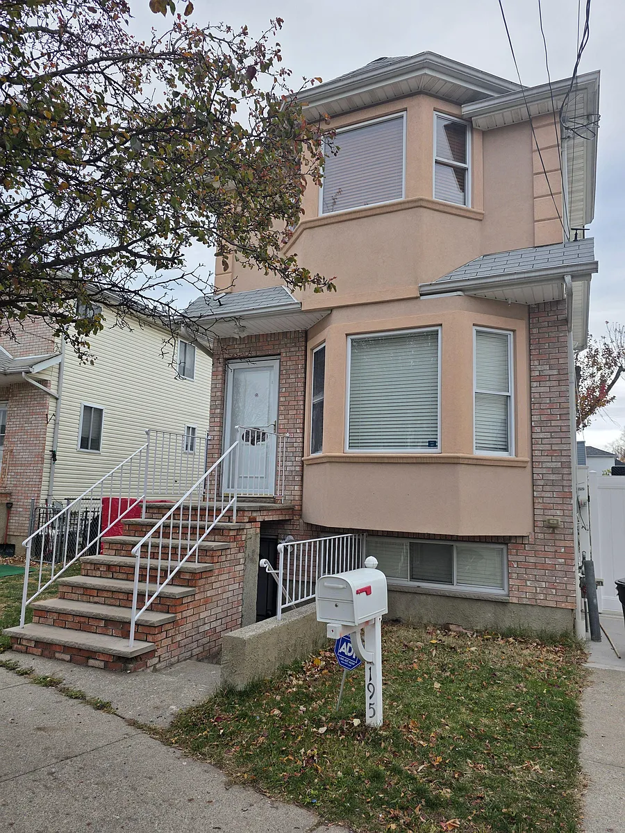 Building Photo - Netherland Ave