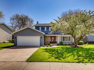 5S761 Springdale Dr, Naperville, IL 60540