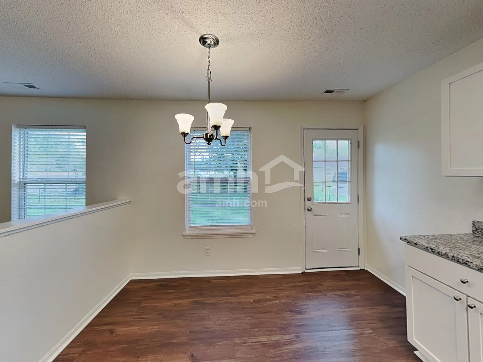 3 bed, 2.0 bath, 1248 sqft, $1,700 — Photo 4