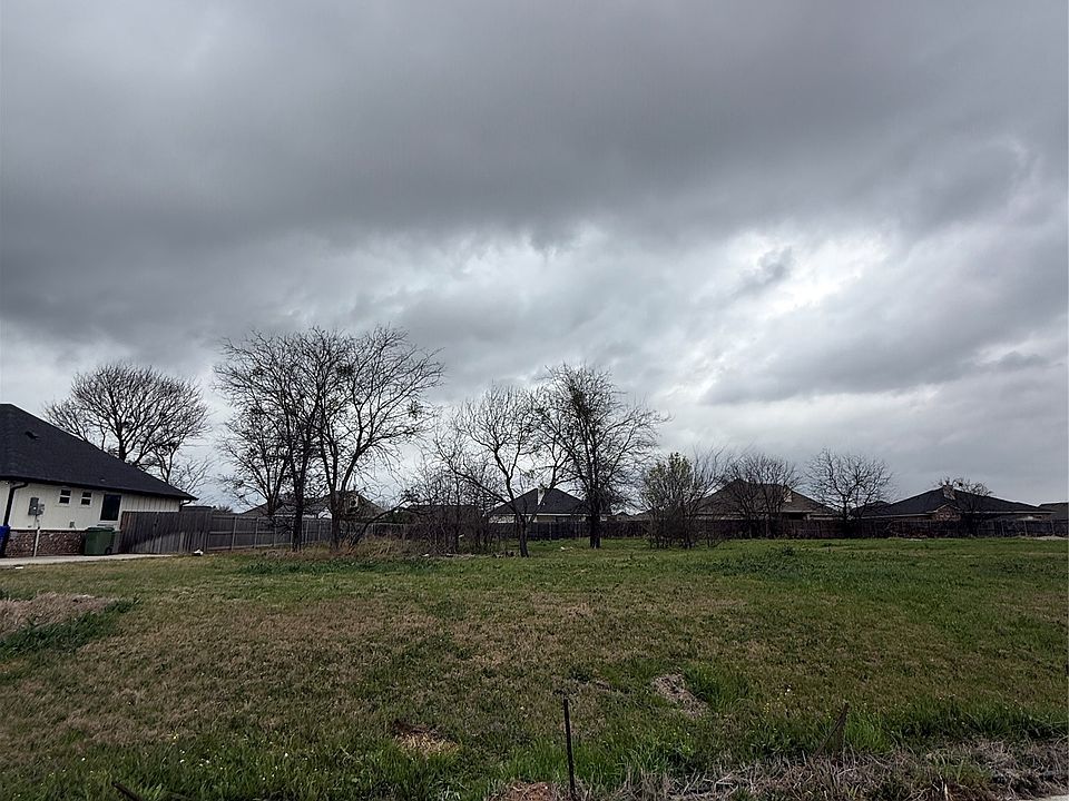 1st image of 10104 T Bury Ln