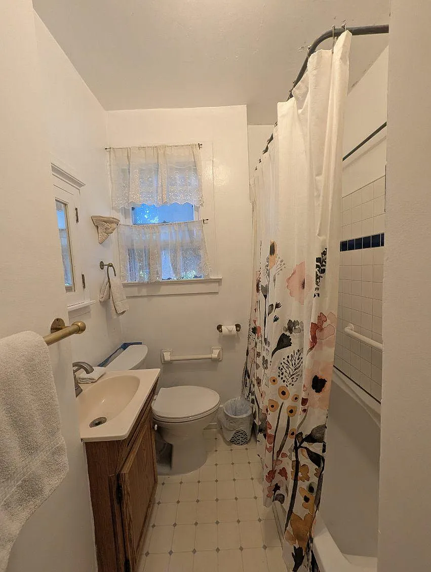 3 bed, 900 sqft, $4,200 — Photo 2
