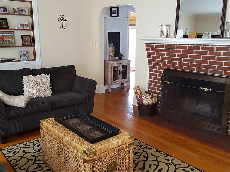 2381 Cranston St — Photo 4