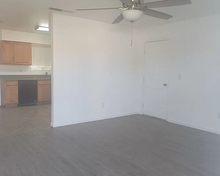 406 W 2nd St — Photo 10