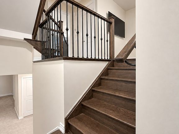 3rd image of 10 Morrison Cres