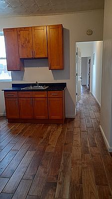 4th image of 31-25 41st St #3R