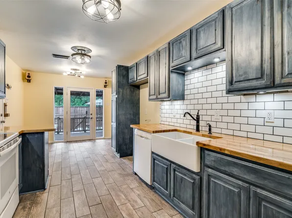 4210 Mayflower Dr, Garland, TX 75043